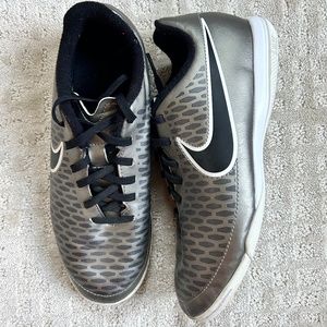 Nike Magista Youth Soccer Shoes